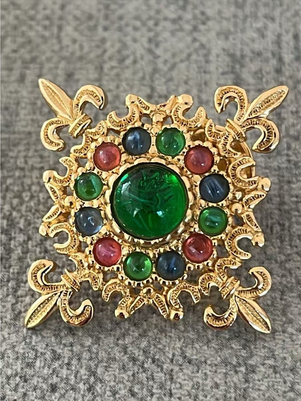 Vintage Christian Dior Rare Gripoix Glass Cabochon Maltese Cross Gold Brooch Pin - Picture 3 of 5